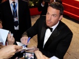 Ben Affleck Signing Autograph