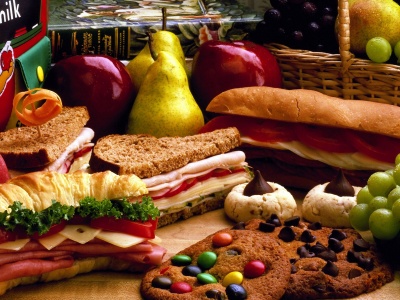 Sandwiches Cookies Bread Grapes Pears Apples