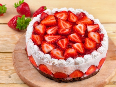 Strawberries Cake