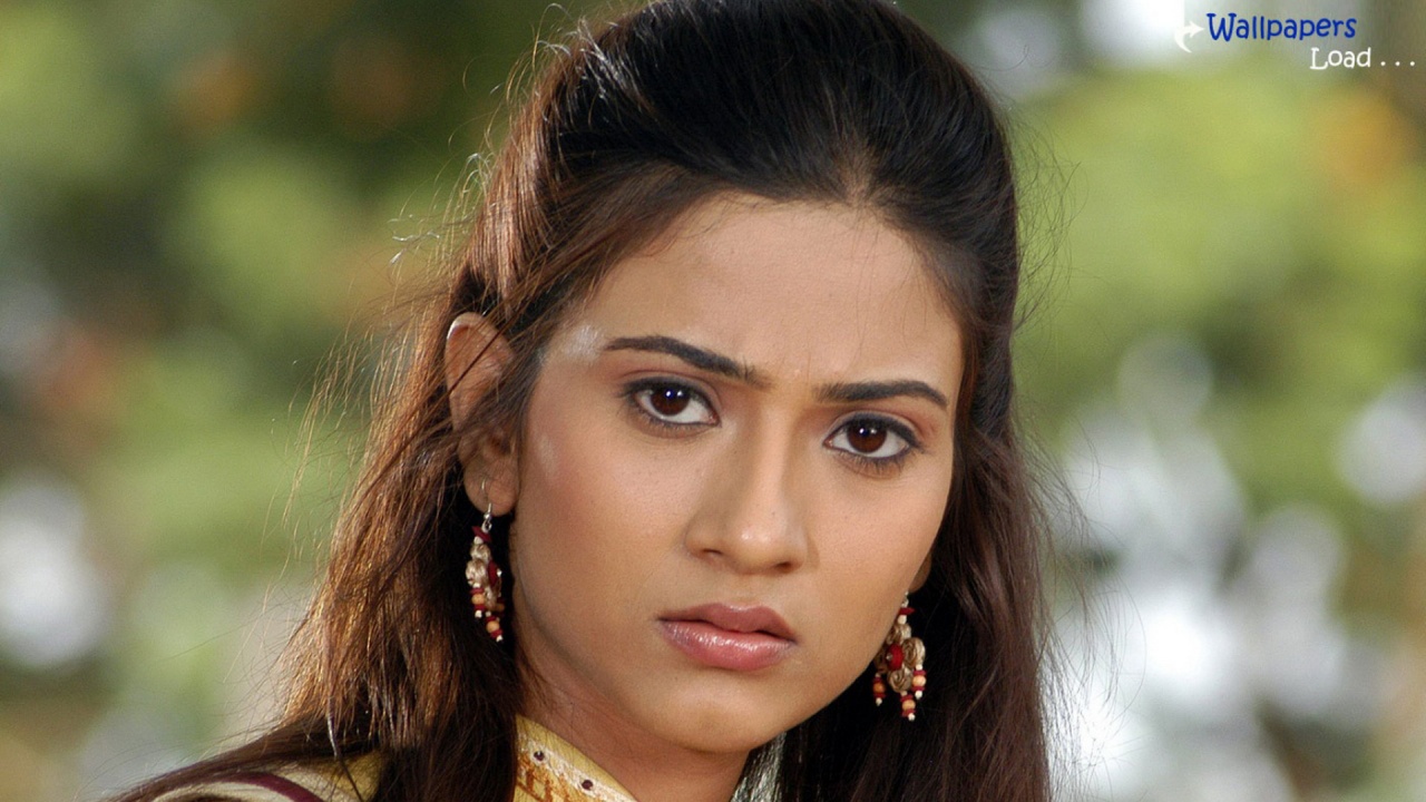 Aditi Sharma Beauty Angry Look