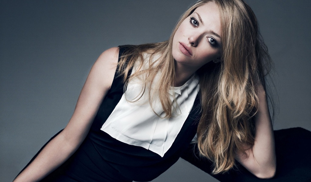 Amanda Seyfried Blond Celebrity Style