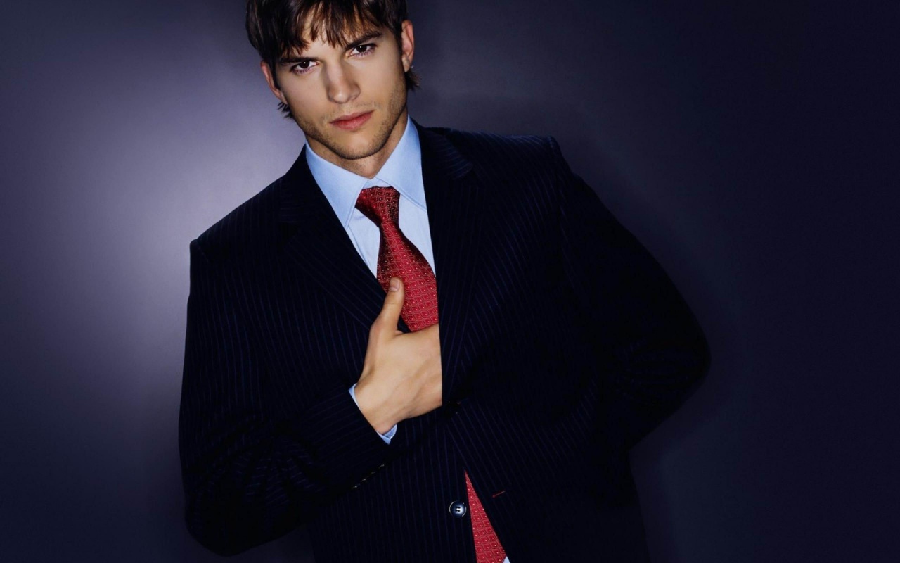 Ashton Kutcher American Star Tall Figure Handsome Face Gentleman