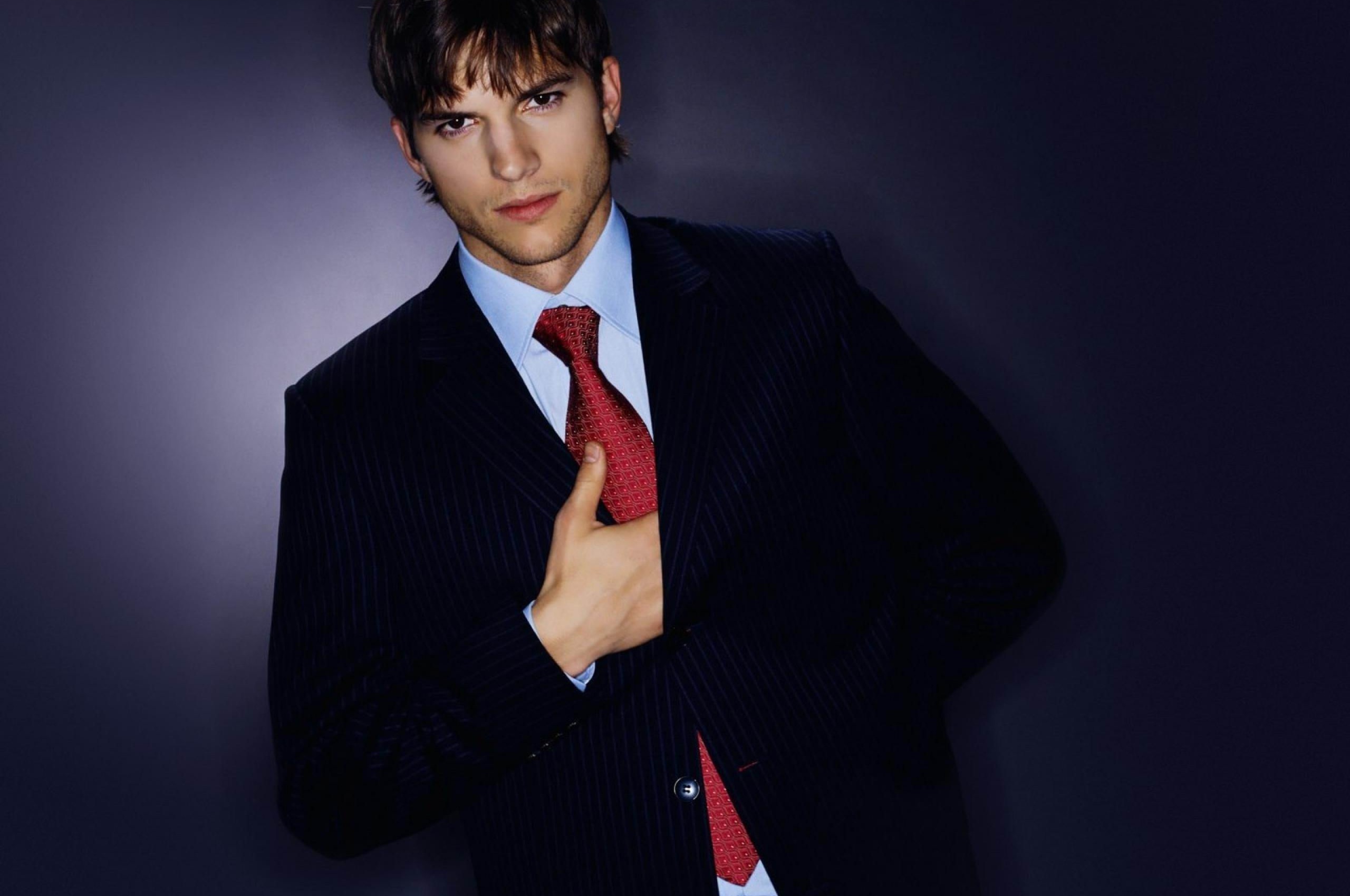 Ashton Kutcher American Star Tall Figure Handsome Face Gentleman