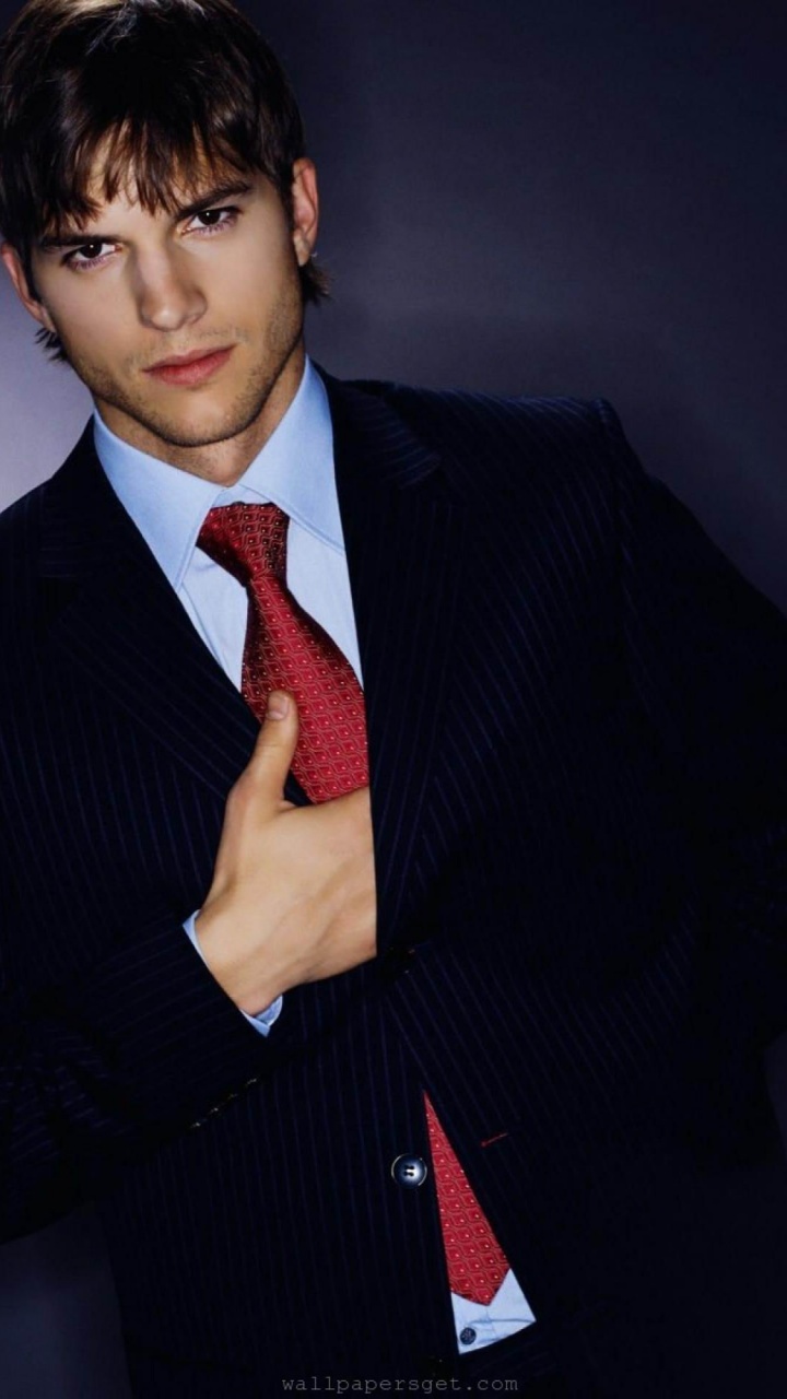 Ashton Kutcher American Star Tall Figure Handsome Face Gentleman