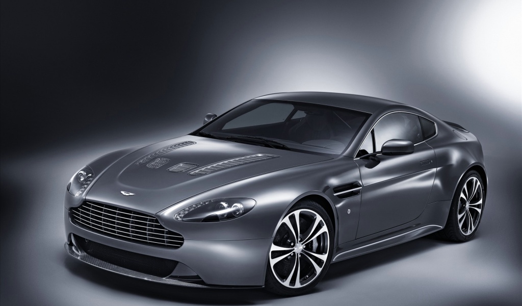 Aston Martin V12 Vantage 2