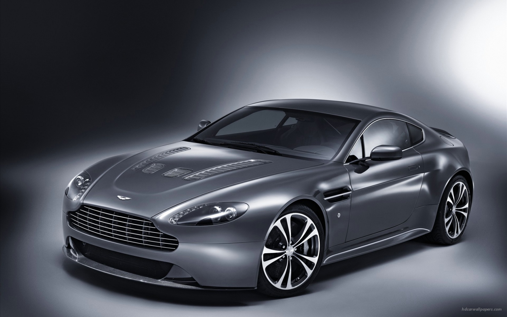 Aston Martin V12 Vantage 2