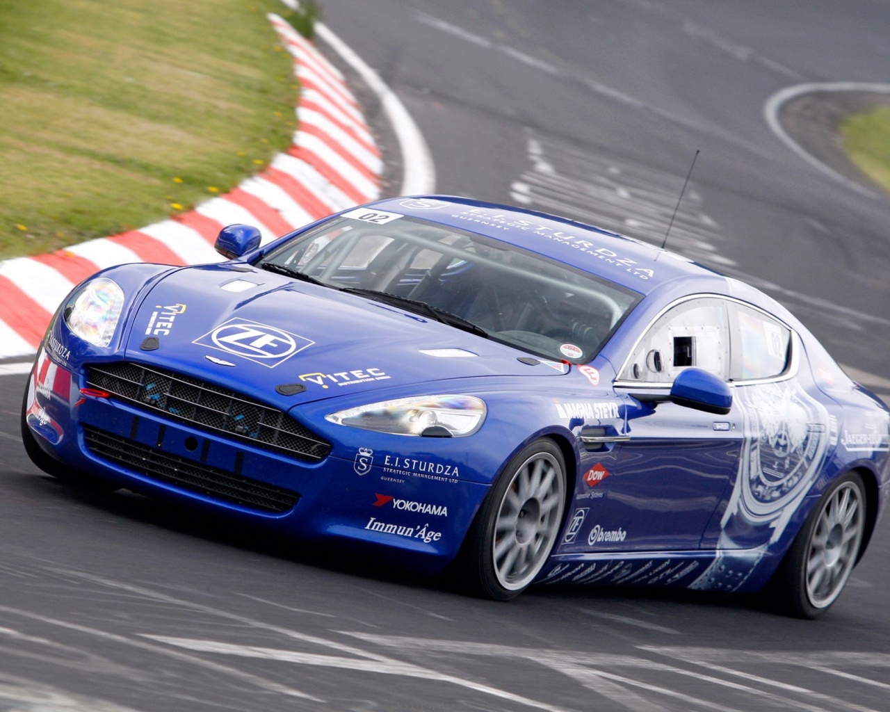 Aston Martin V12 Vantage Britain Luxury Motor Racing