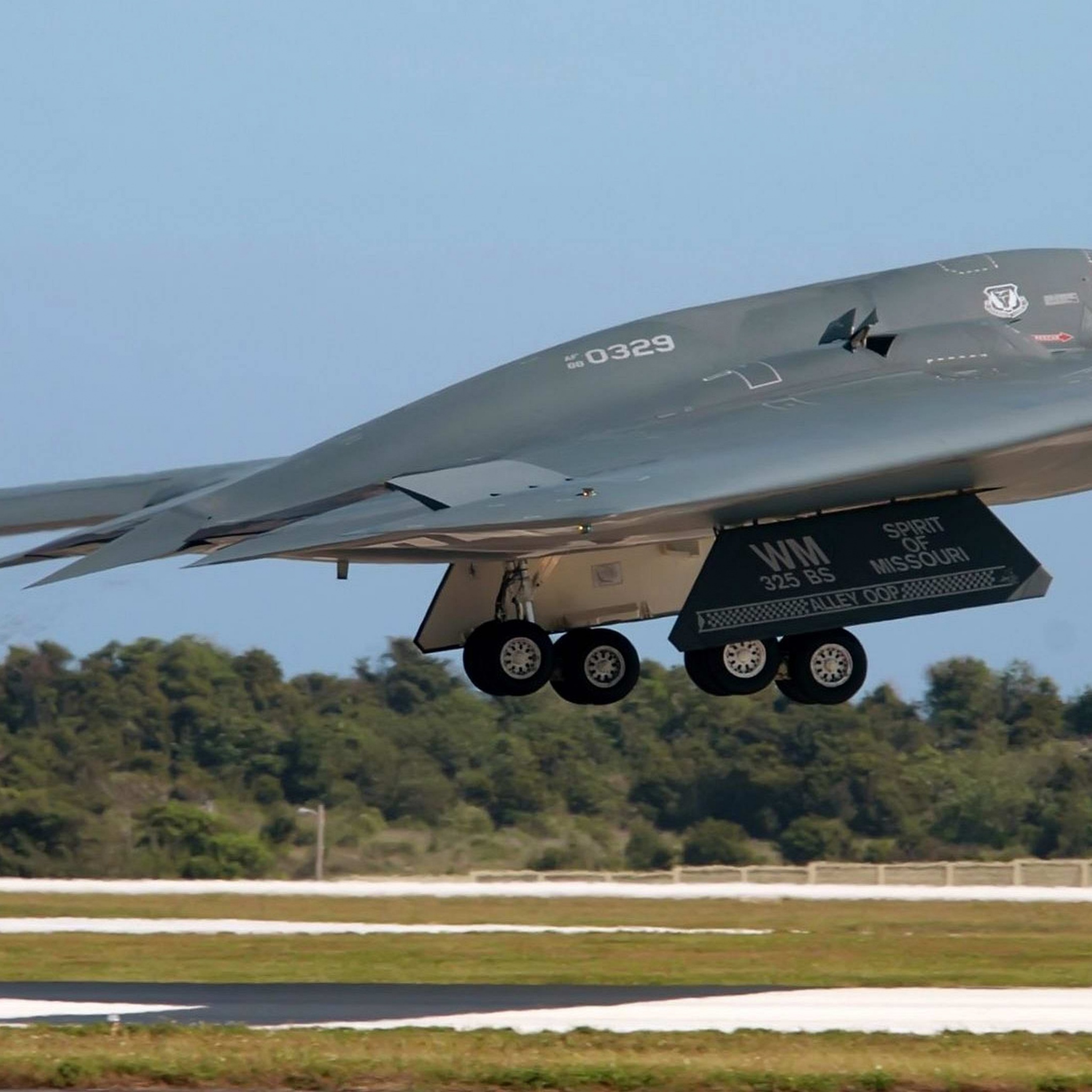 B 2 Stealth Bomber