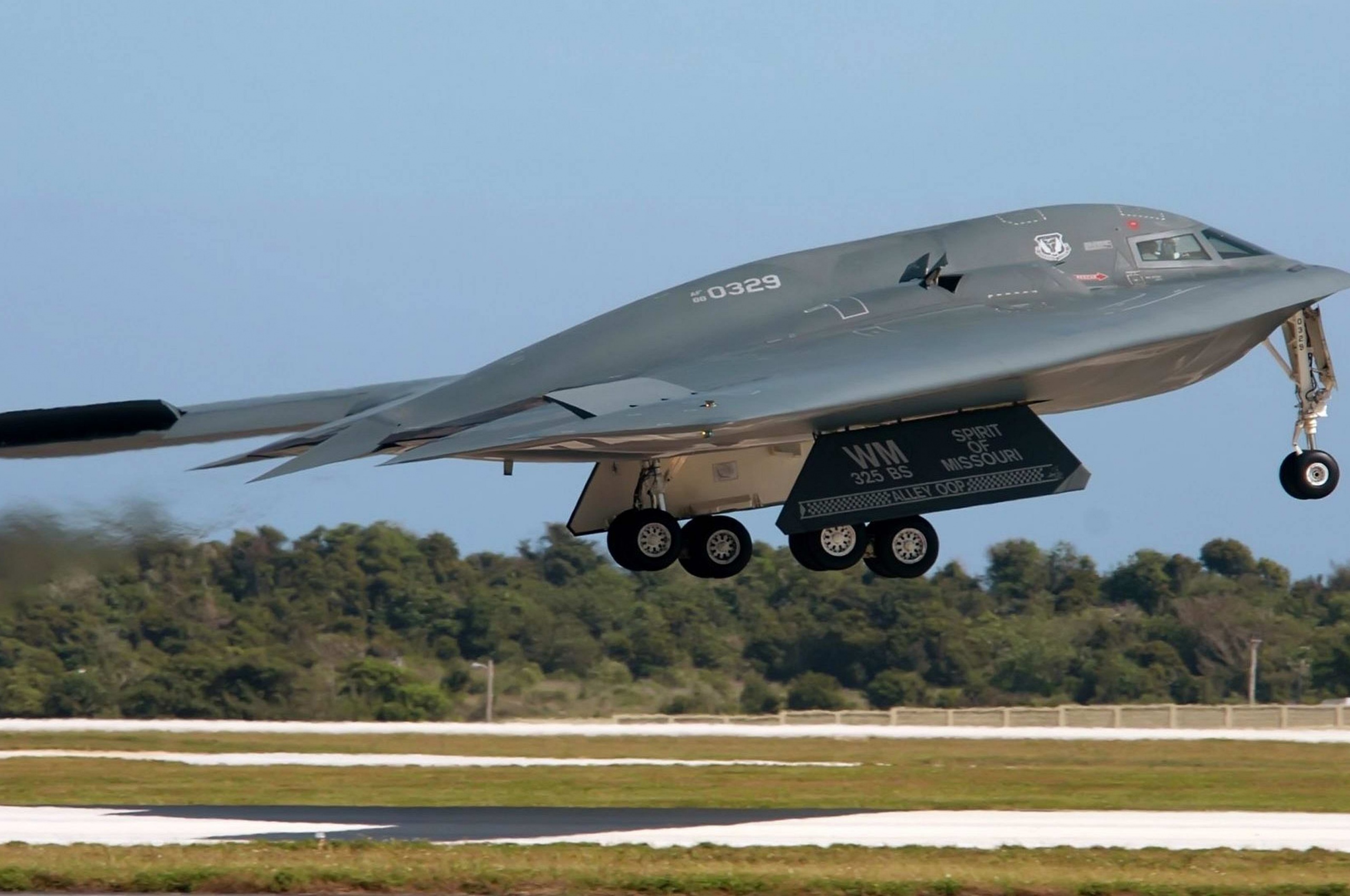 B 2 Stealth Bomber