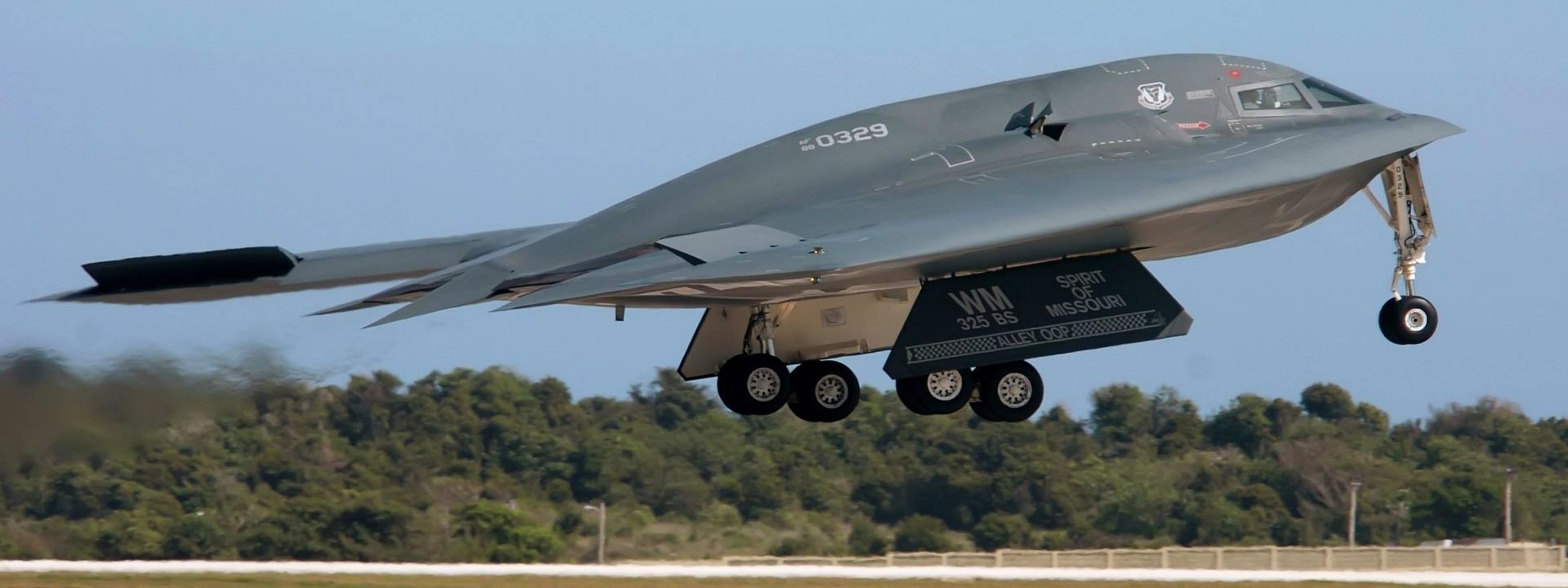 B 2 Stealth Bomber