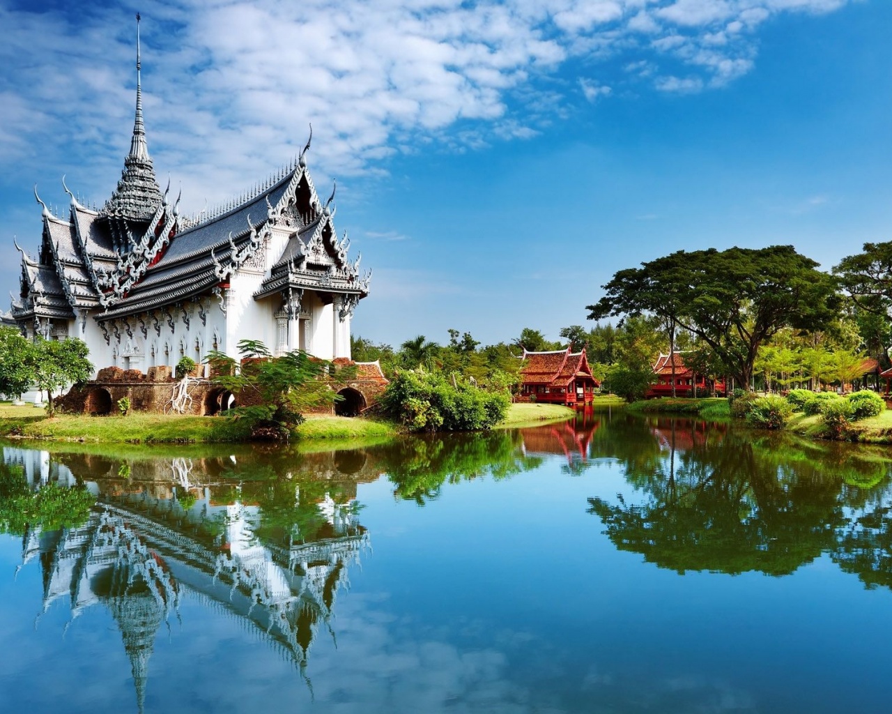 Beautiful China Building River Architecture