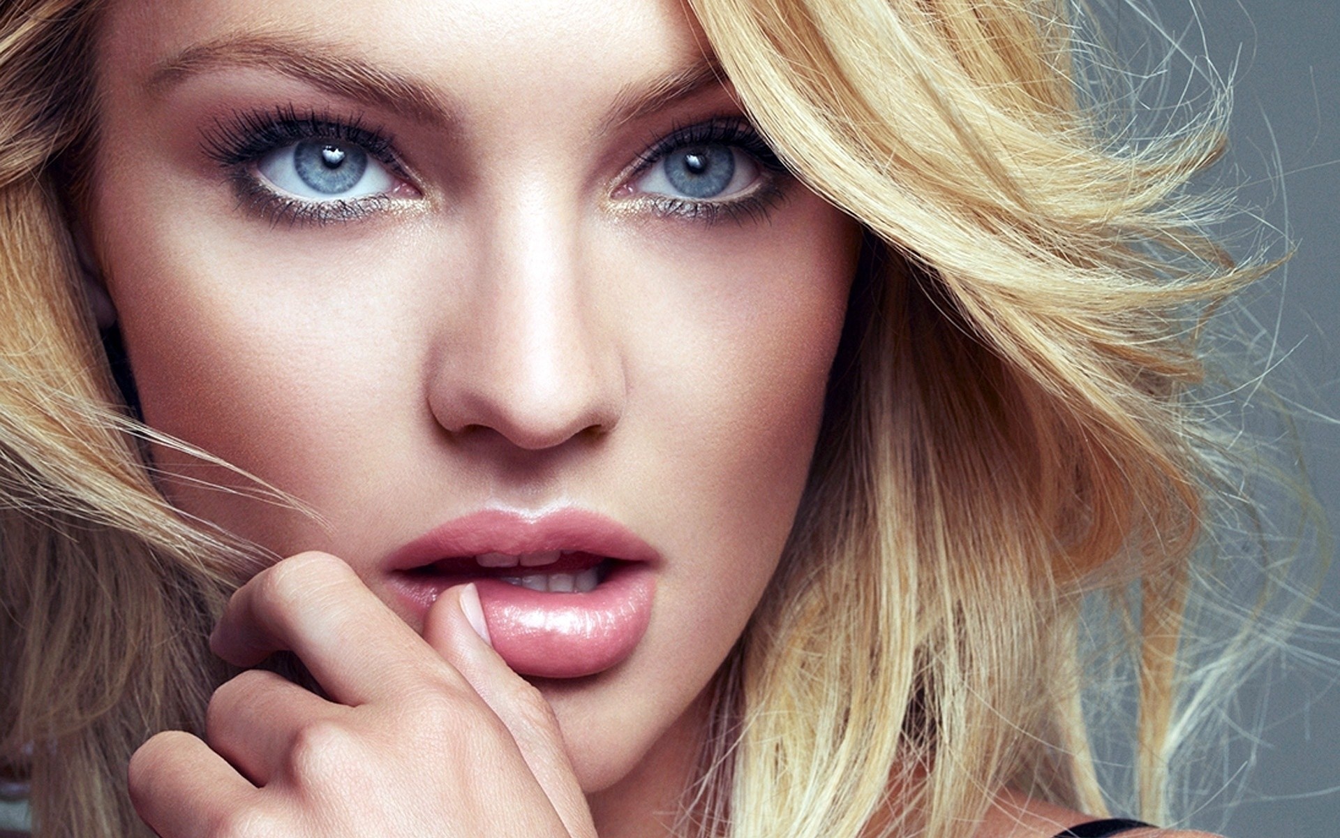 Beautiful Model Girl Blonde Candice Swanepoel Portrait