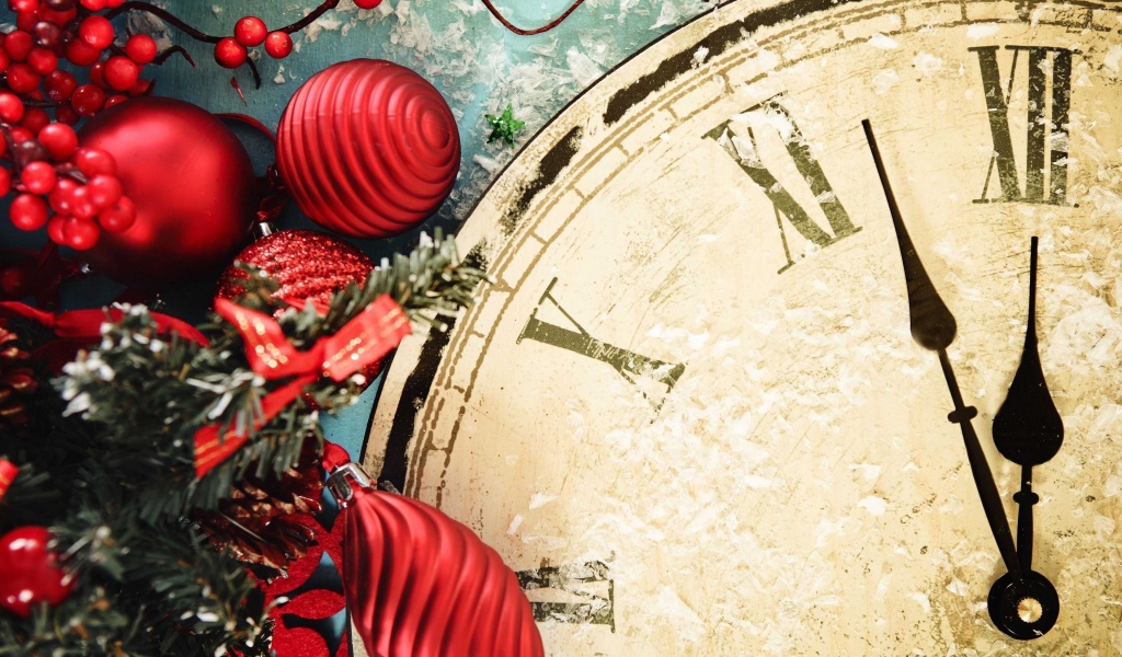 Berry Red Ornaments Clock New Year