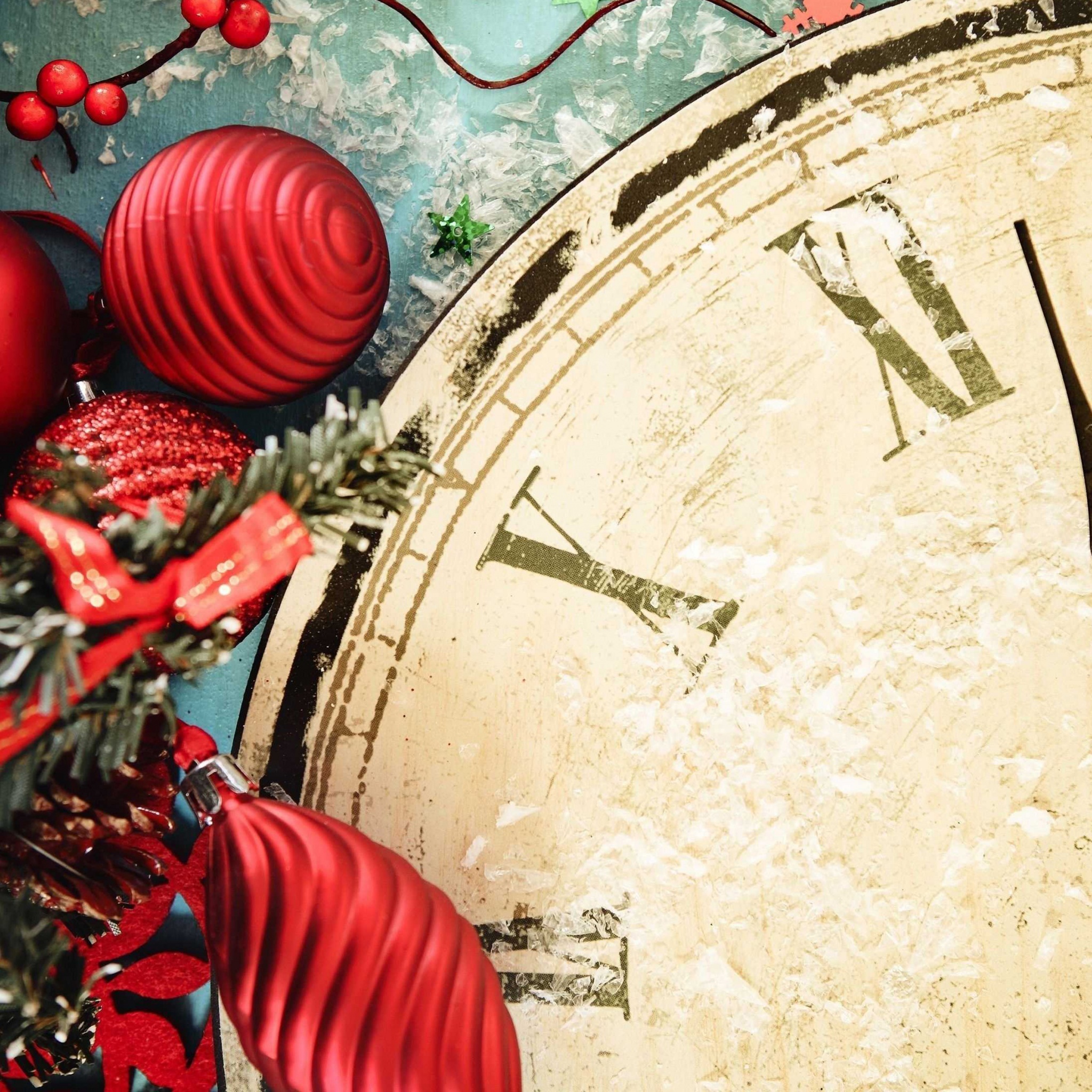 Berry Red Ornaments Clock New Year