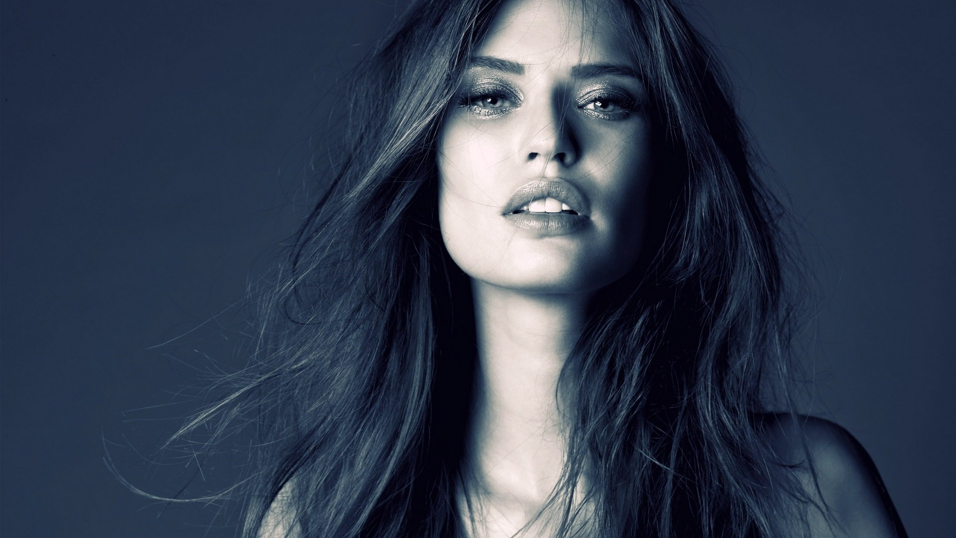 Bianca Balti Celebrity Look