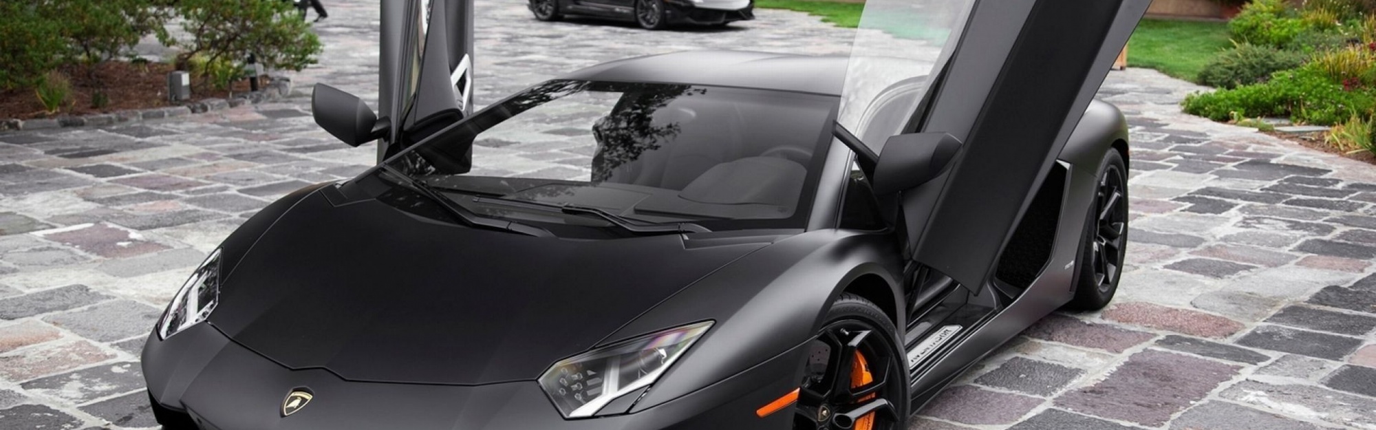 Black Lamborghini Aventador