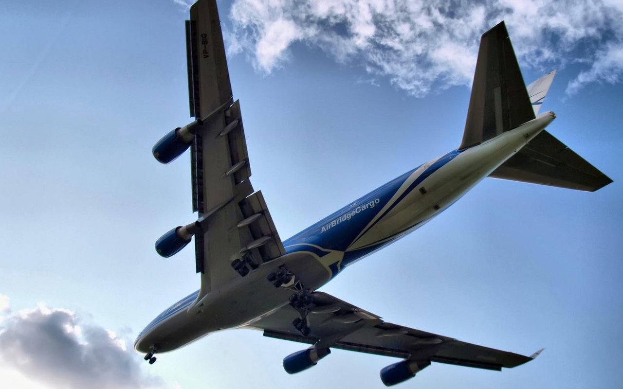 Boeing 747 Flying Clouds