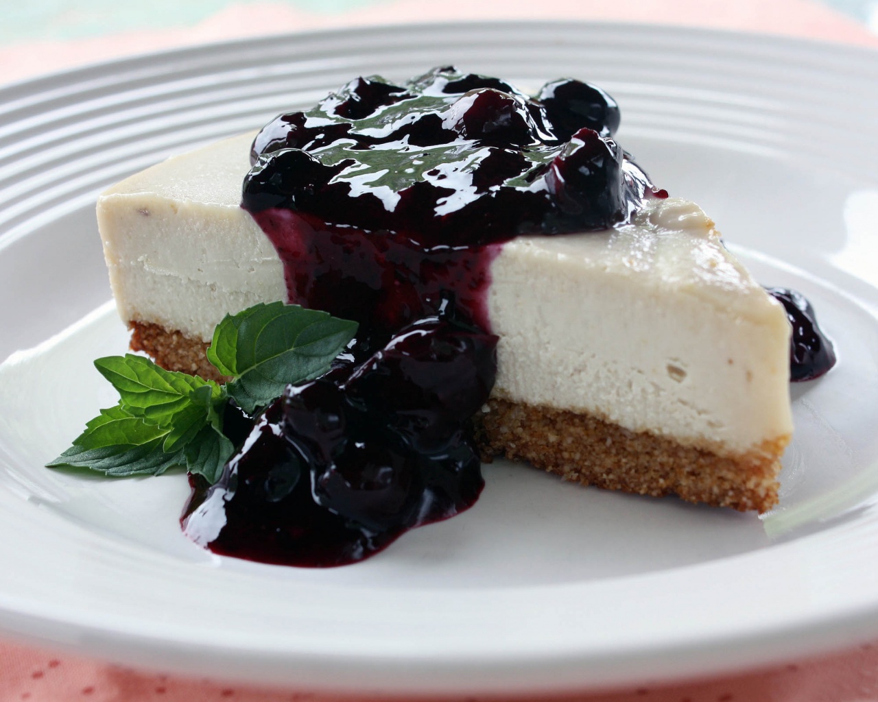 Cheese Cake With Blueberry Sauce