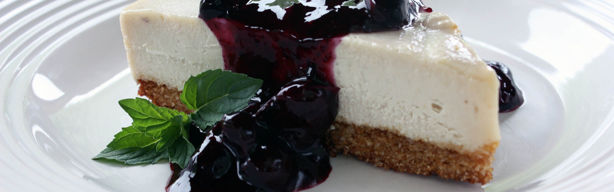 Cheese Cake With Blueberry Sauce