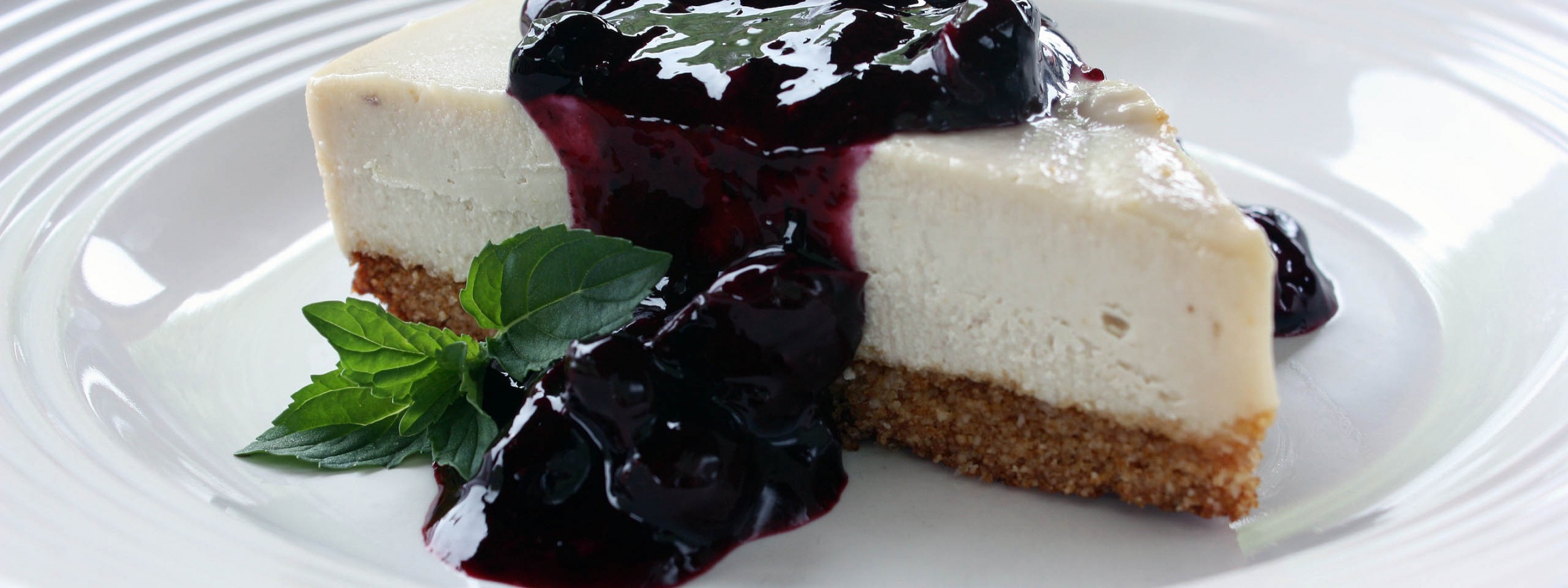 Cheese Cake With Blueberry Sauce