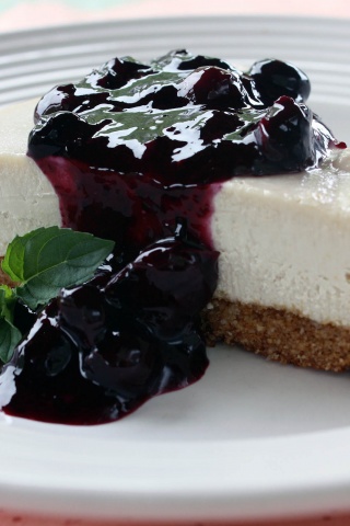 Cheese Cake With Blueberry Sauce