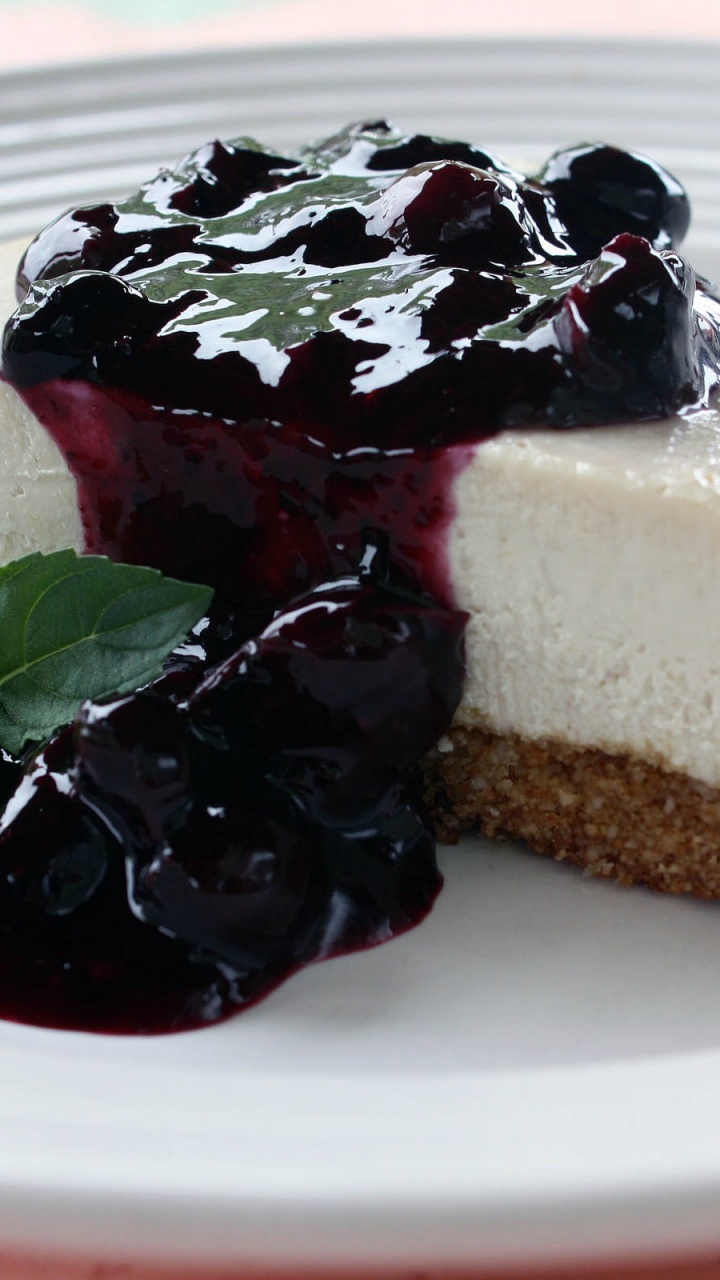 Cheese Cake With Blueberry Sauce