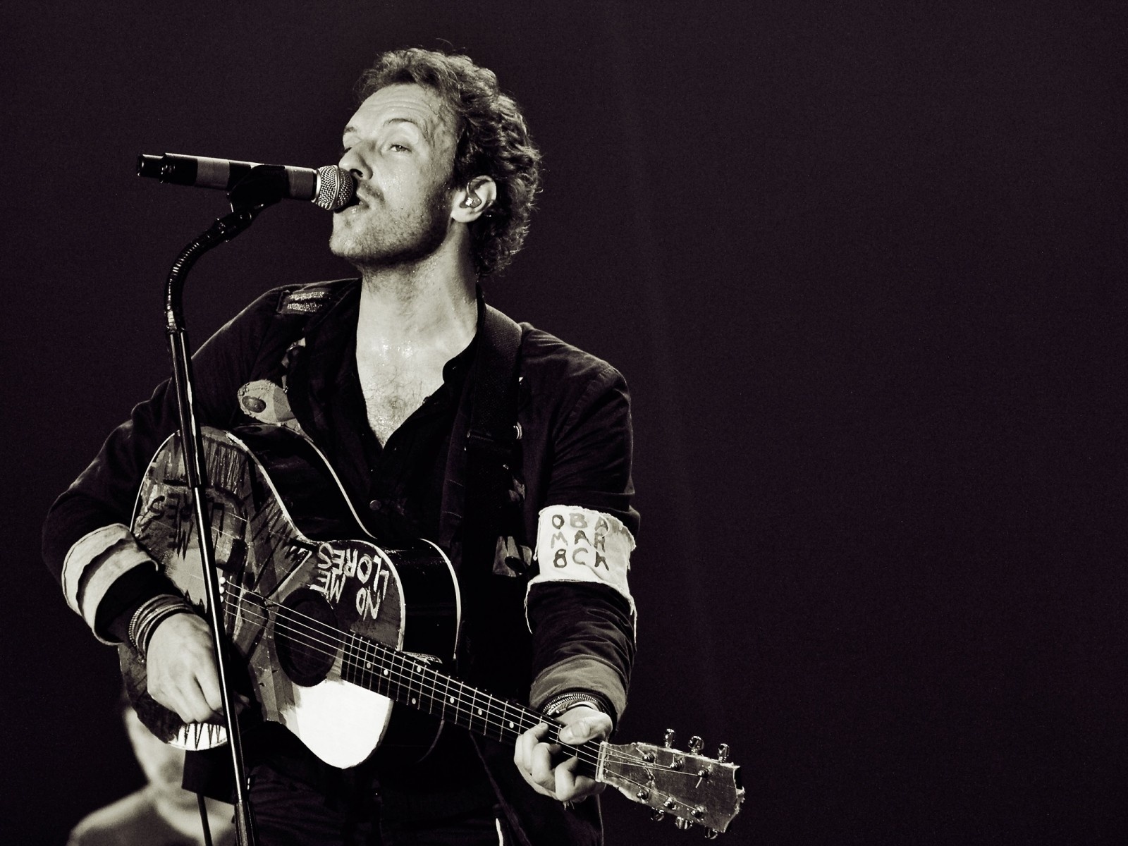 Coldplay Singing Microphone Guitar Solo