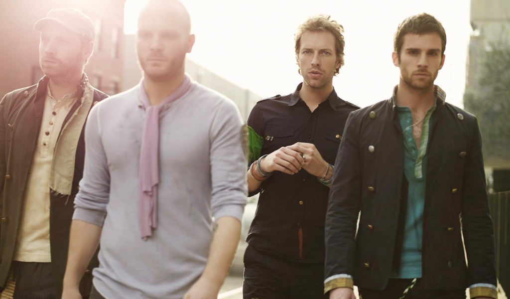 Coldplay Street Sun Clothes Look