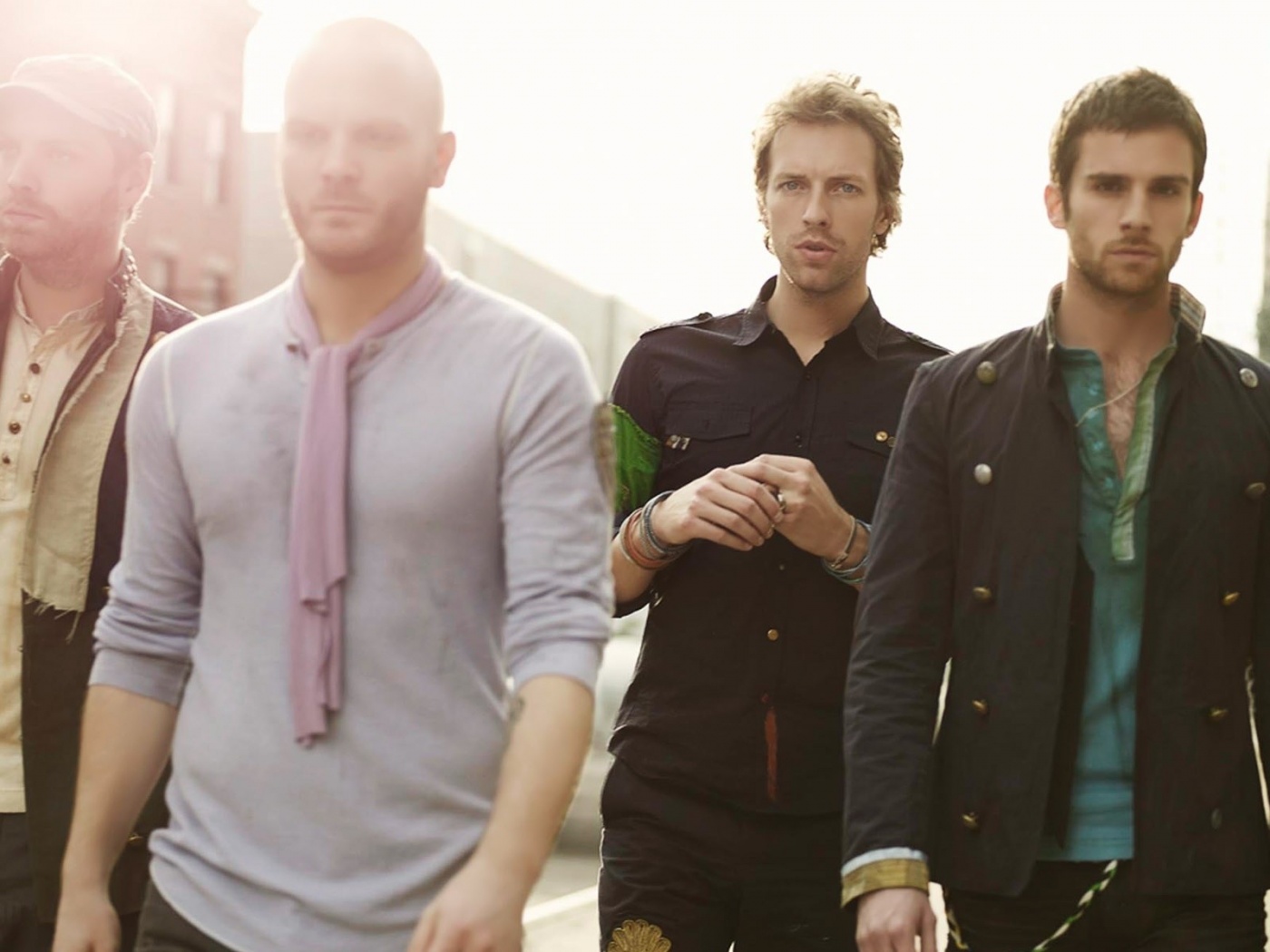 Coldplay Street Sun Clothes Look