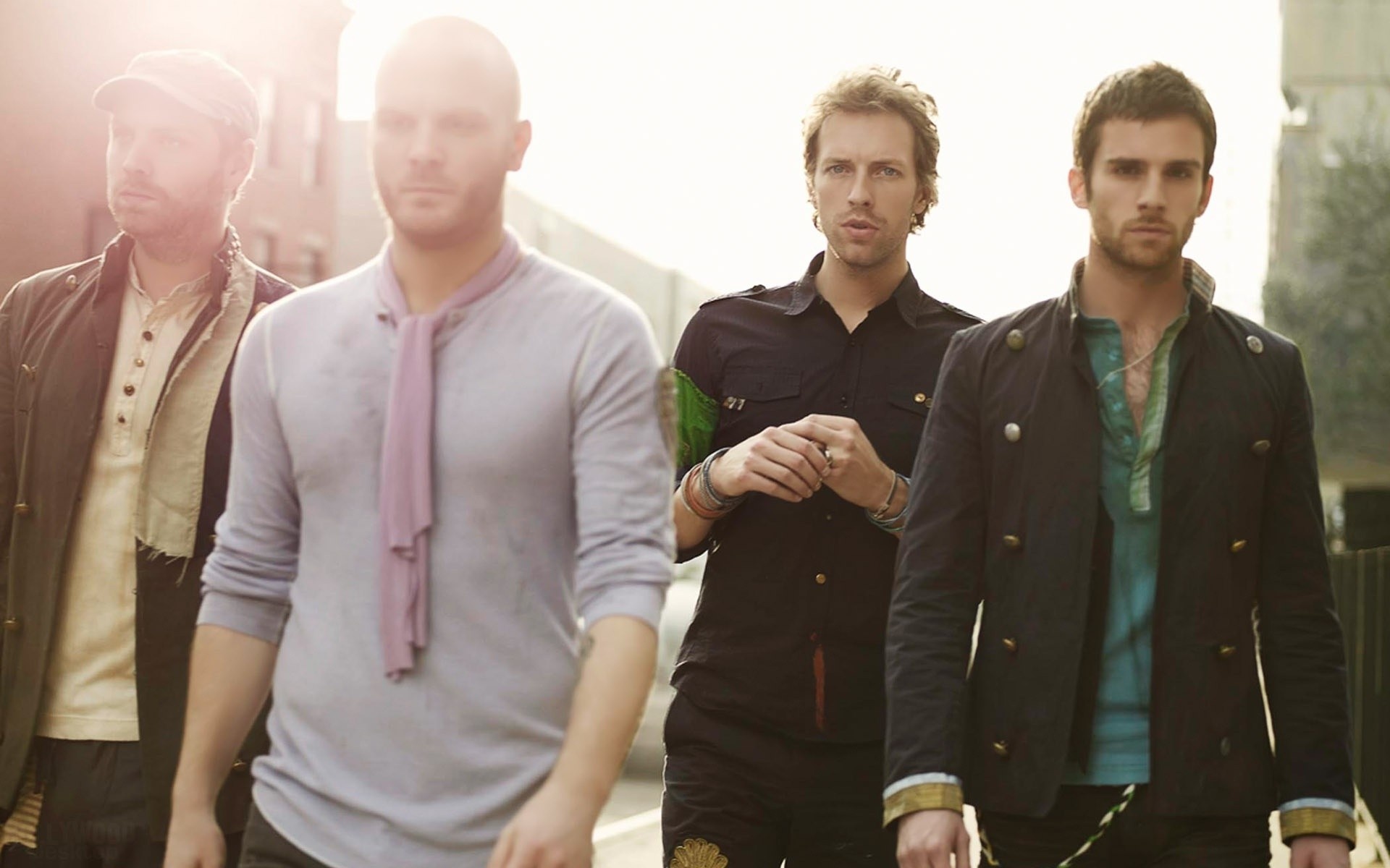 Coldplay Street Sun Clothes Look