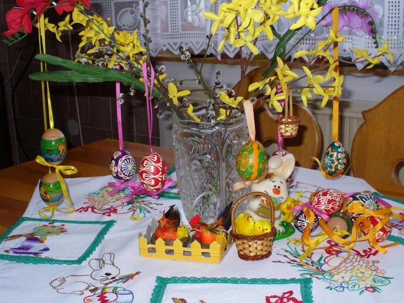 Easter Holiday Eggs Flowers Table Tablecloth Rabbit Chicks Chicken