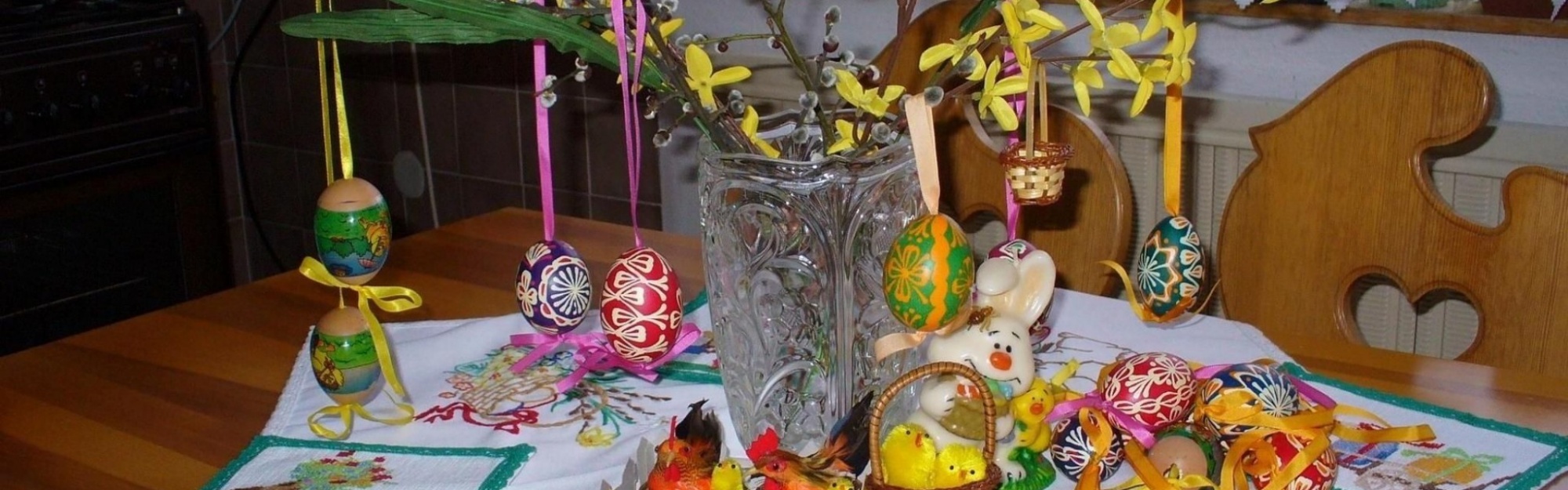 Easter Holiday Eggs Flowers Table Tablecloth Rabbit Chicks Chicken