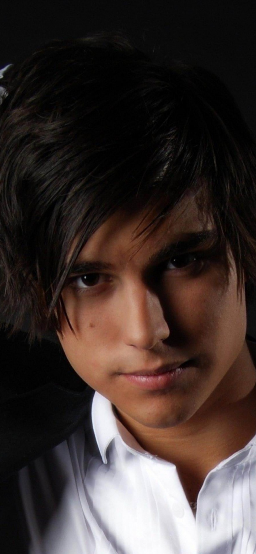 Eric Saade Singer Host