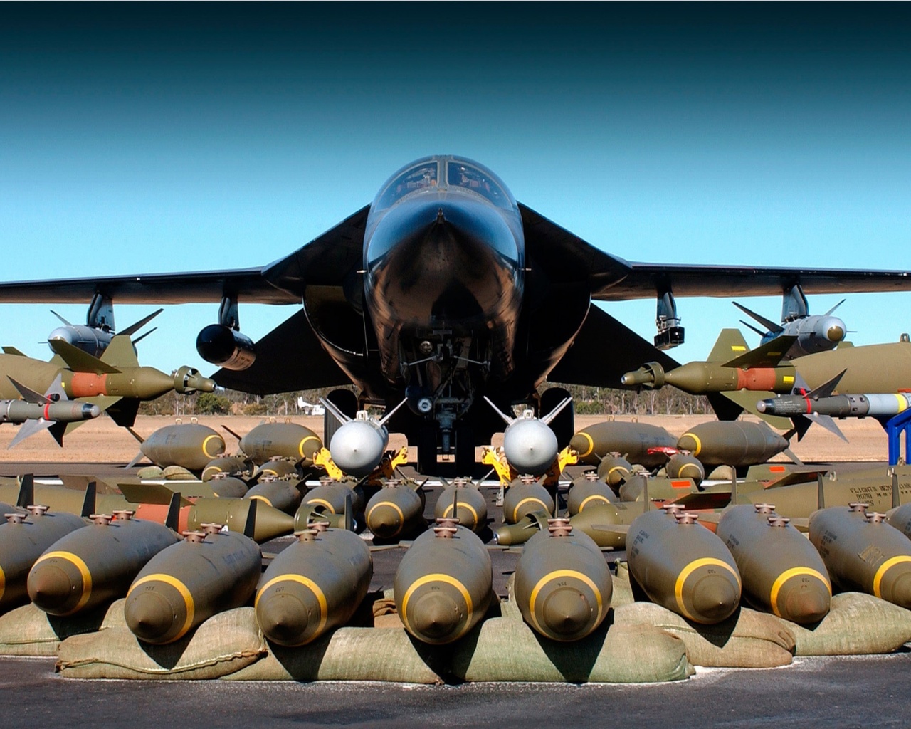 F 111 Bomber Weapons Bomb Plane