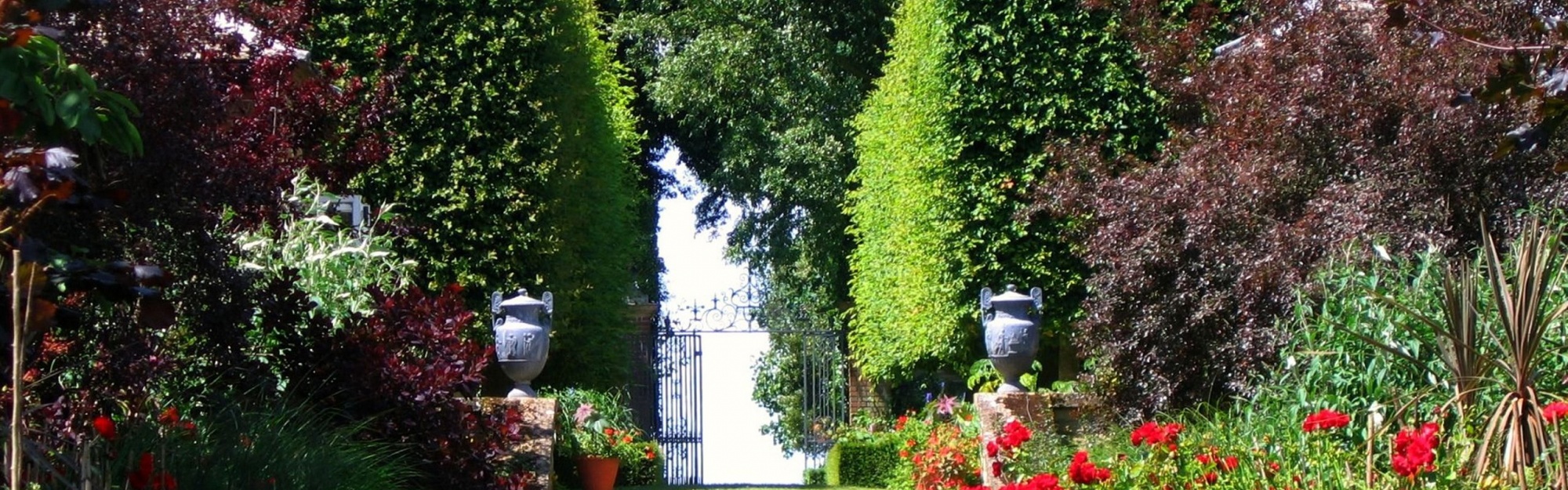 Famous Red Border At Hidcote Cotswolds