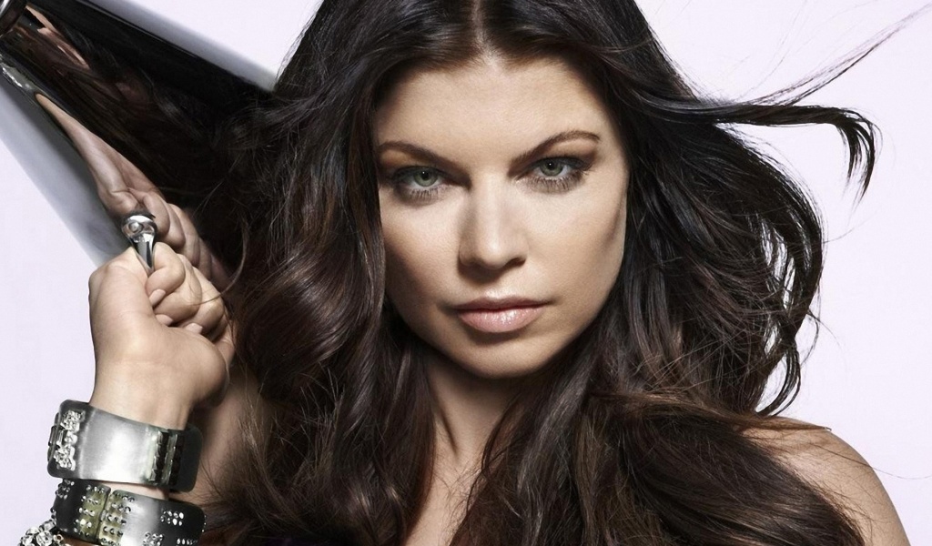 Fergie Face Bracelets Hair Brunette