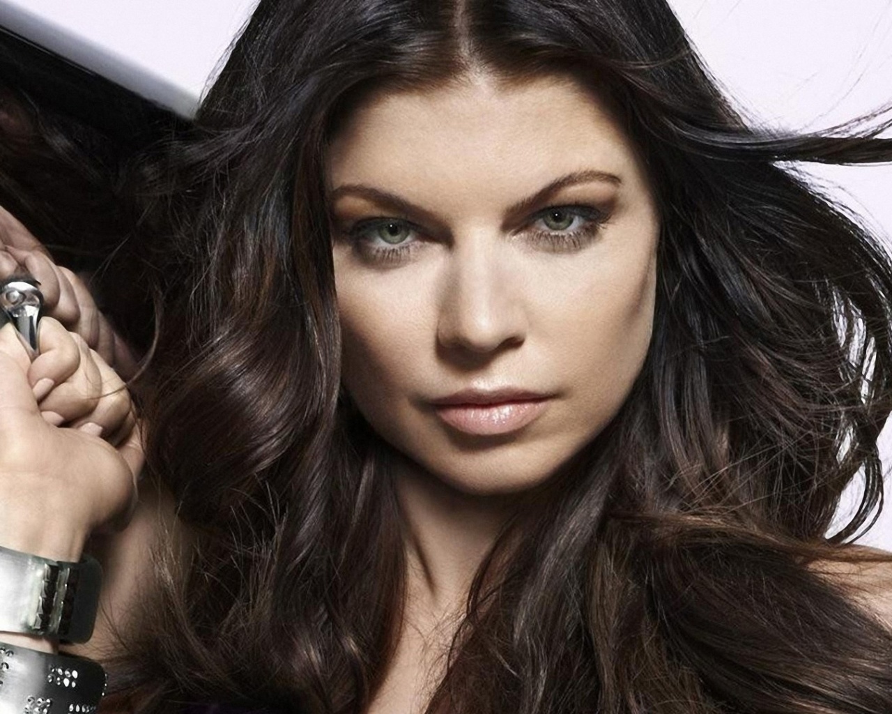 Fergie Face Bracelets Hair Brunette