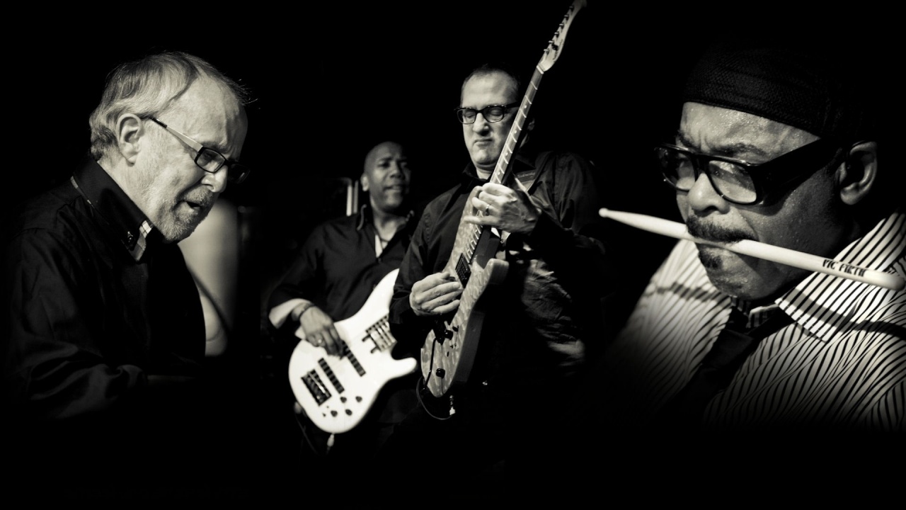 Fourplay Guitar Glasses Band Play