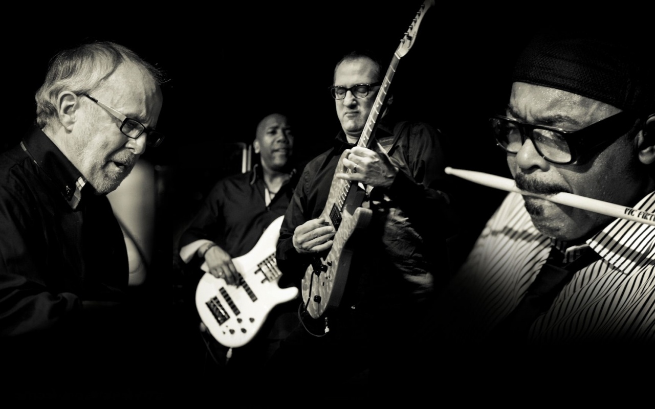 Fourplay Guitar Glasses Band Play