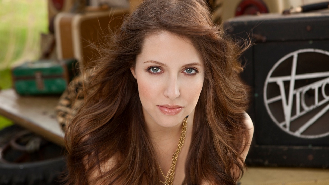 Francesca Battistelli Girl Hair Wind Chain