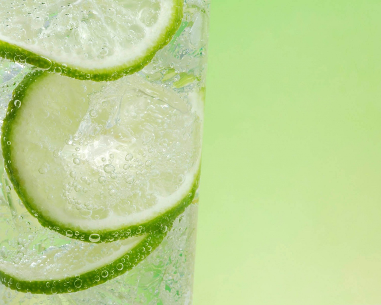 Fresh Lemonade With Lime