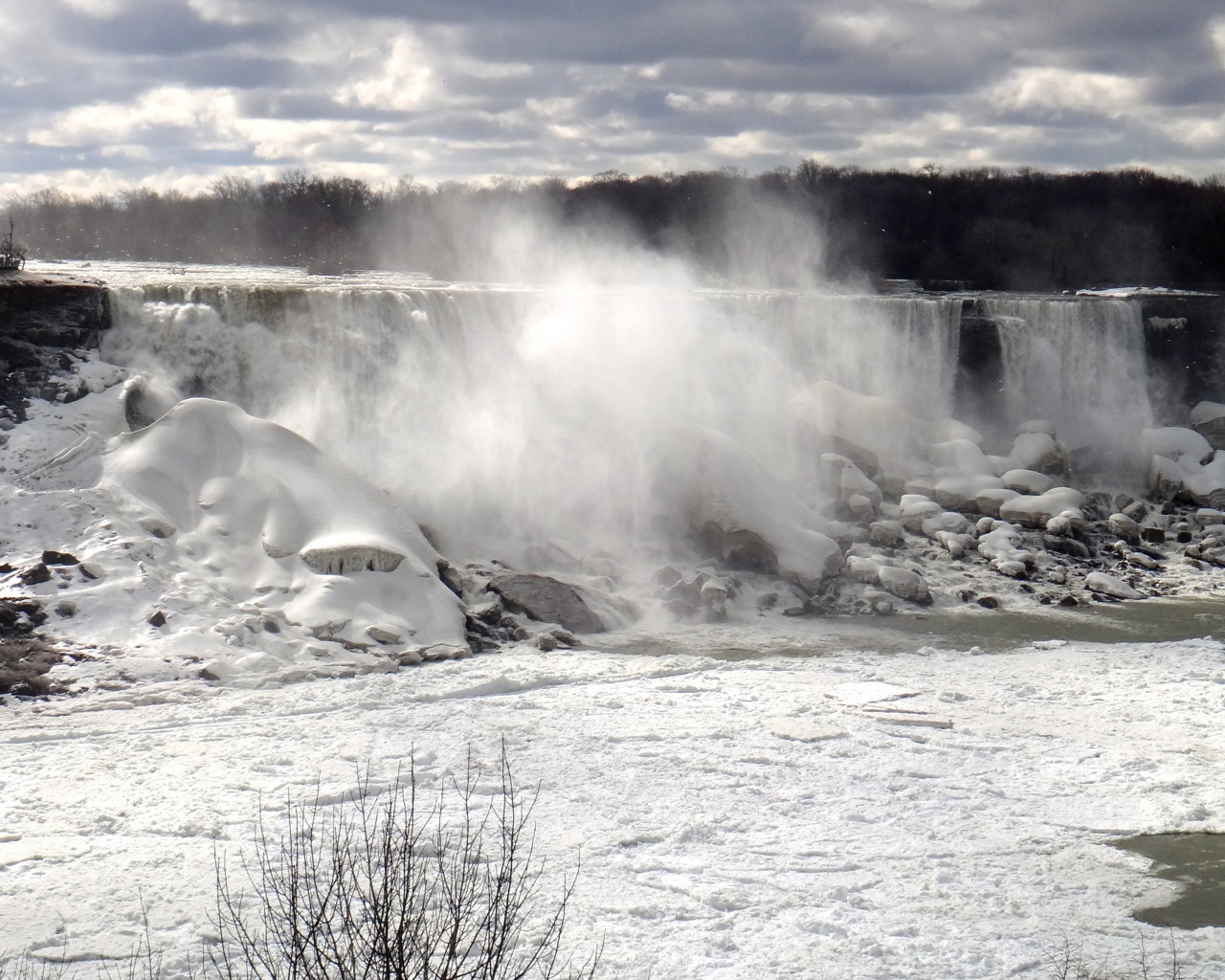 Frozen Niagara Falls