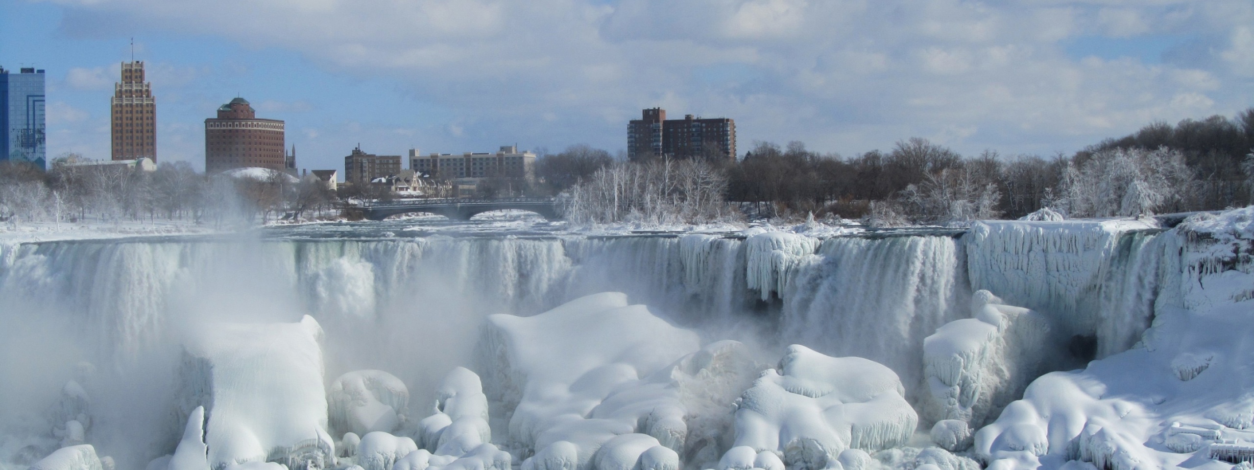 Frozen Niagara Falls 2014