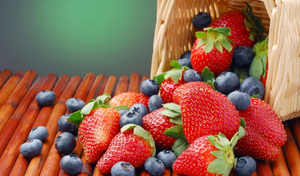 Fruits Food Strawberries Baskets Blueberries