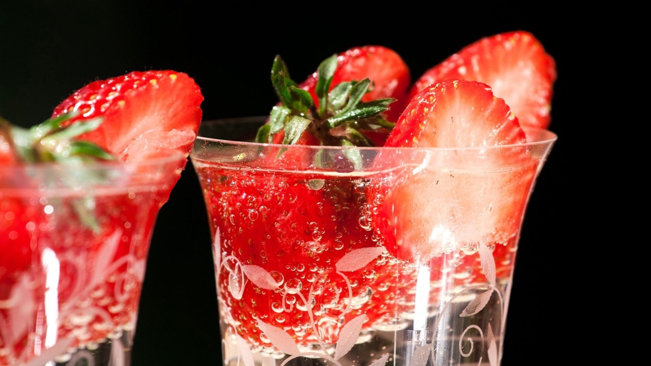 Glass Fruits Food Strawberries Drinks Black Background