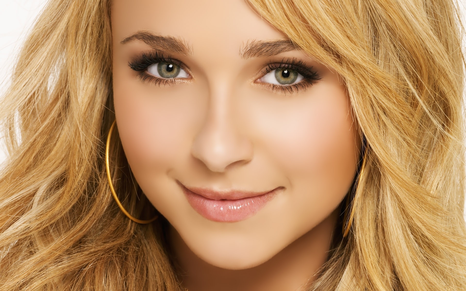 Hayden Panettiere Blonde Face Makeup Eyes Close Up