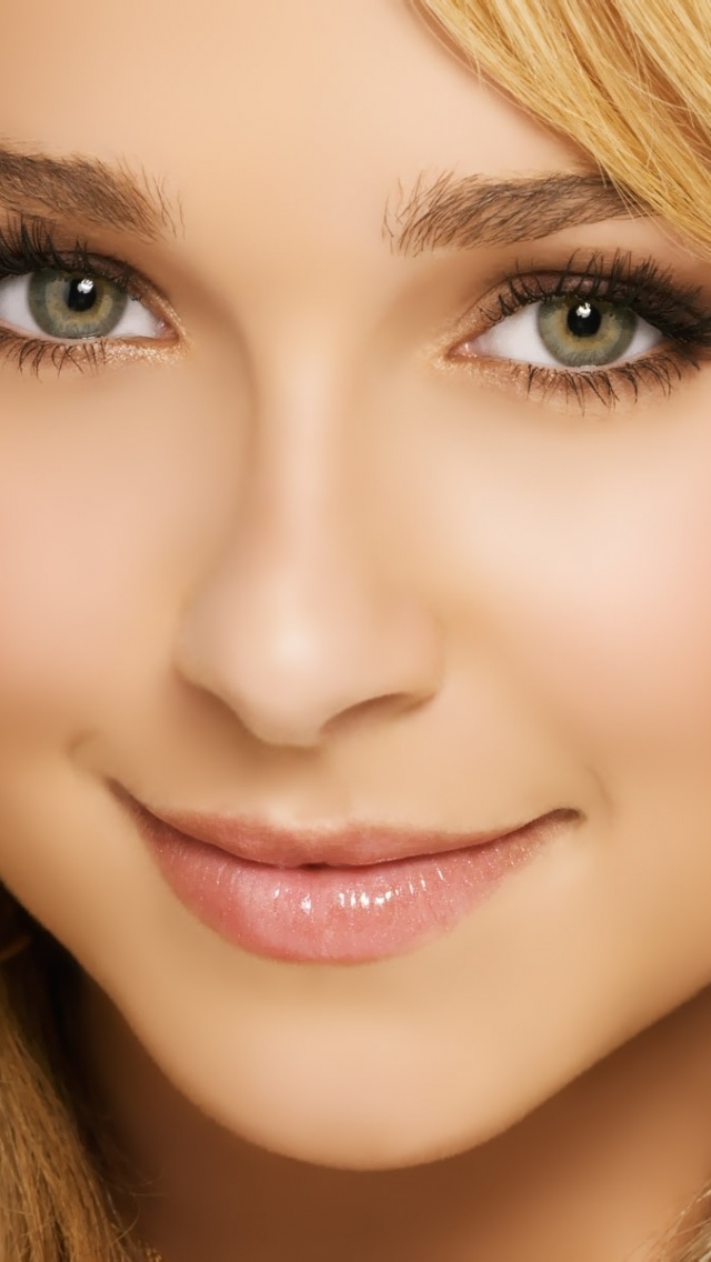 Hayden Panettiere Blonde Face Makeup Eyes Close Up