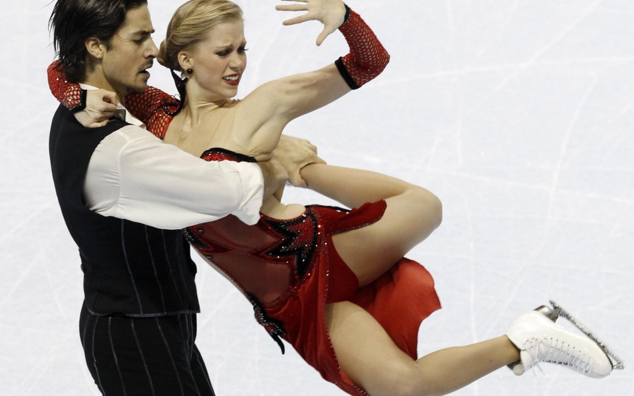 Ice Skating Canada Ice Dancer Kaitlyn Weaver Andrew Poje