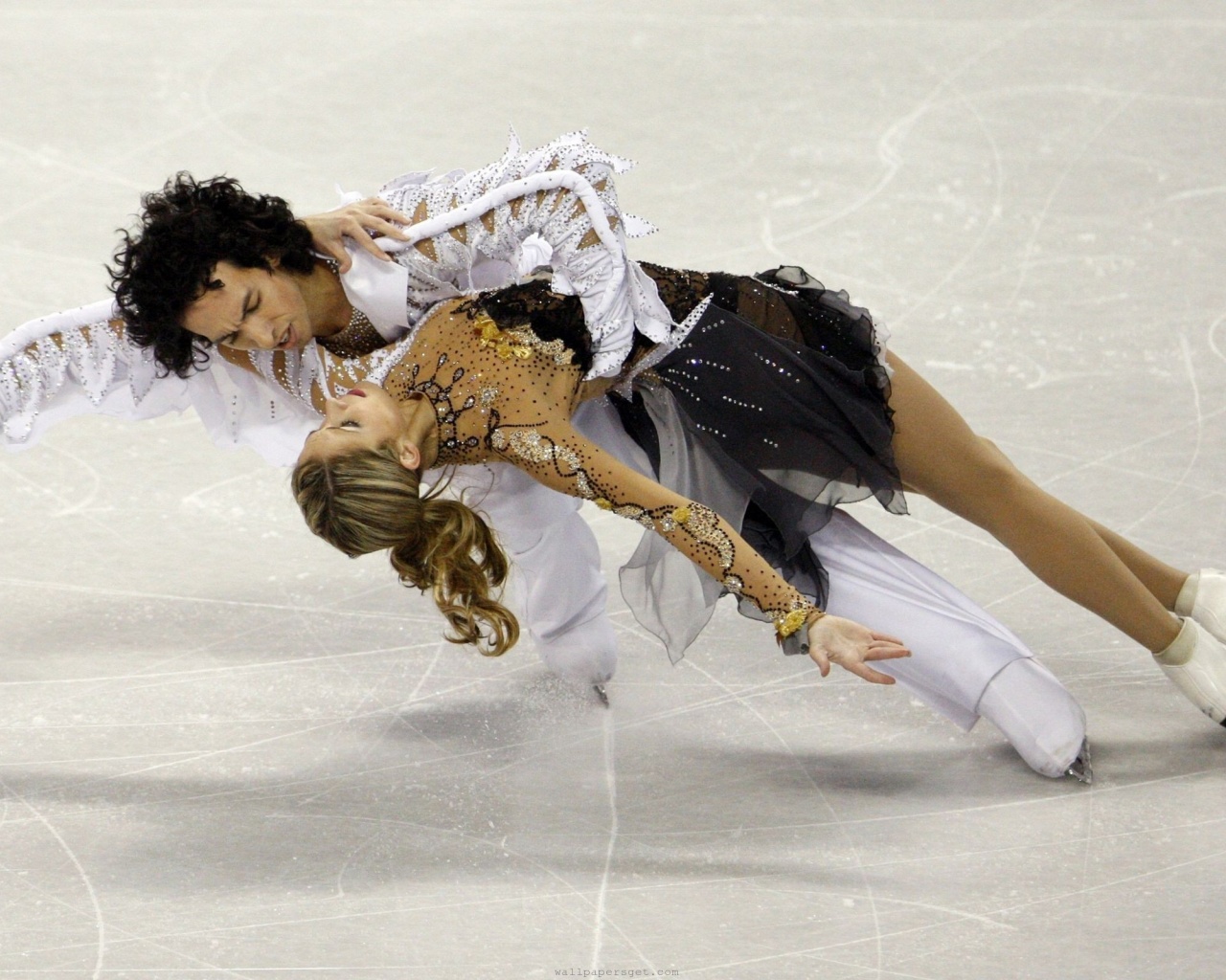 Ice Skating Canadians Tessa Virtue And Scott Moir Figure Skater