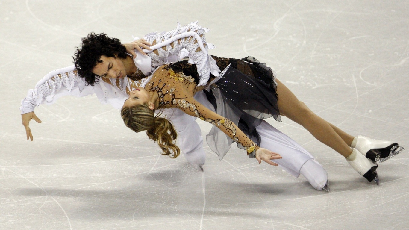 Ice Skating Canadians Tessa Virtue And Scott Moir Figure Skater